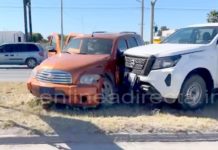 Se impactan unidades en boulevard Hidalgo y dejan daños materiales