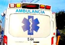 Unidad médica auxiliar a persona atropellada en centro comercial