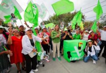 Recibe Maki apoyo ciudadano casa por casa en la Aquiles Serdán