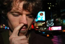 ¡Cuidado! Hurgarse la nariz podría elevar el riesgo de demencia