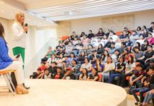 Intercambia Maki Esther Ortiz Domínguez ideas y propuestas con universitarios