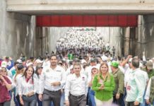 Carlos Peña, Maki Ortiz, Eugenio Hernández, acompañaron a Reynaldo Garza, Líder de la CTM participando en el multitudinario desfile del Día del Trabajo junto a más de 10 mil asistentes