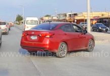 Accidente vial deja cuantiosos daños materiales en concurrida avenida