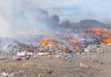 Bomberos atienden llamado de incendio en basurero clandestino Las Calabazas