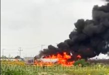 Bomberos sofocan incendio en unidad dejando daños materiales