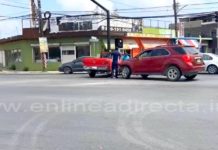 Chocan unidades en el boulevard Hidalgo y dejan daños materiales