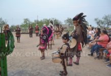Rinden tributo con danza y rosario a San Isidro; piden lluvia para el campo
