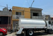 Se quedan sin agua y les mandan pipas para llenar sus tinacos