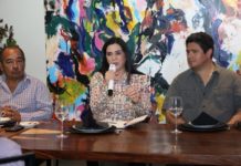 Se reúne Mónica Villarreal Anaya con notarios públicos