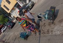 Familias desesperadas por no tener agua recurren a abastecerse de la laguna de “Las Tortugas”