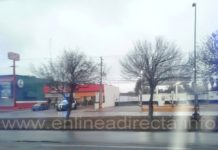 Ratero amaga a empleados de tienda con pistola para asaltarla