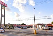 Rateros se llevan unidad de estacionamiento de centro comercial