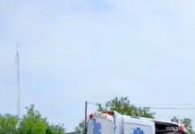 Sale motociclista lesionado tras sufrir percance vehicular en carretera