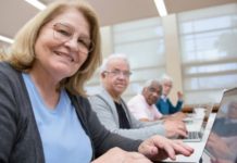 ¡Regálale tecnología! Esto es lo que debes tomar en cuenta al elegir una compu para mamá