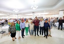 Mas de 450 miembros de congregaciones civiles ofrecieron su voto a Maki Ortiz y Carlos Peña para ganar juntos la elección