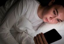 ¿Cuánto tiempo antes de dormir debo dejar de ver el celular?