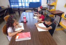 Estudiantes visitan biblioteca pública municipal María Ballesteros Rivera