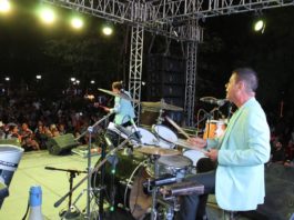 Celebra Ramiro Cortez triunfo con Mister Chivo en plaza de Miguel Alemán