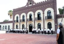Realizan ceremonia de honores a los símbolos patrios