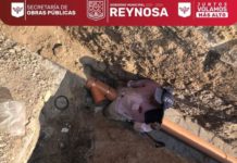 Continúan los trabajos de sustitución de drenaje sanitario.