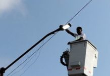 Realizan mantenimiento en alumbrado público