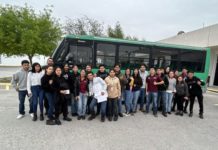 Visitan estudiantes universitarios empresa maquiladora