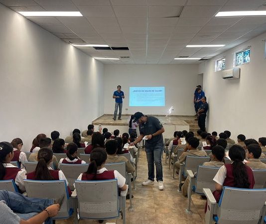 Concientizan a Jóvenes sobre Medidas de Prevención ante Altas Temperaturas