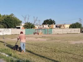 Realizan trabajos de limpieza en canchas de fútbol