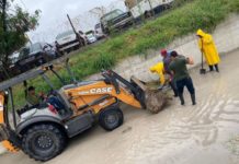 Desazolvó COMAPA drenes y pluviales en distintos puntos de la ciudad