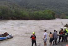 Rescatan adultos y menor en la comunidad de El Carrizo