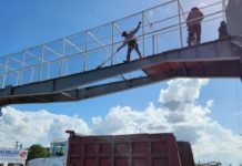 Clausuran puente peatonal por riesgo a ciudadanos