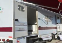 Acerca PEMEX Unidad Médica Móvil con medicamento y consultas médicas gratuitas a familias de Altamira