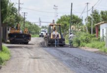 Supervisan obra de pavimentación asfáltica en calles de Camargo