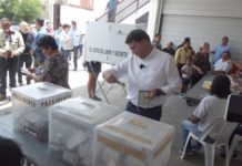 Acude “El Cachorro” a votar