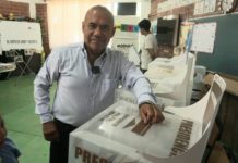 Ramiro Cortez y su Familia Ejercen su Derecho al Voto en la Primaria “Ford 168” de Los Guerra