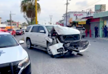 Se impactan unidades en concurrida avenida de las Cumbres