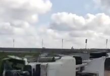 Vuelca pesada unidad sobre carretera Reynosa a Río Bravo dejando daños materiales