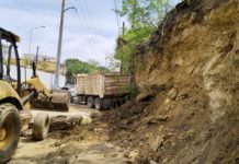 Por lluvias se desgaja cerro en Avenida Portes Gil en Tampico