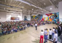 Llama Alcalde Carlos Peña Ortiz a beneficiarios de Becas “Contamos Contigo 2024” a recoger su tarjeta de pago