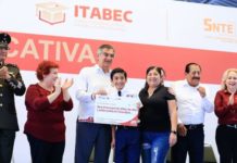 Entrega Américo becas que benefician a 54 mil estudiantes de Tamaulipas