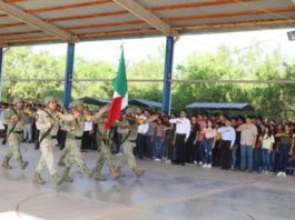 Realizan honores a los símbolos patrios en la Universidad Politécnica de la Región Ribereña