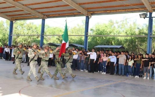 Realizan honores a los símbolos patrios en la Universidad Politécnica de la Región Ribereña