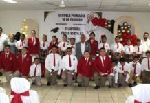 Alcalde electo, Biol. Ramiro Cortez Barrera, felicita a sus nuevos 25 ahijados graduados de la Primaria “16 de Febrero”