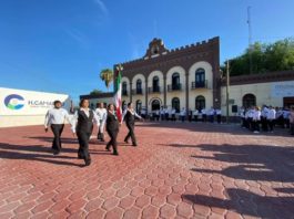 Anuncian entrega de apoyos en ceremonia de honores a la bandera