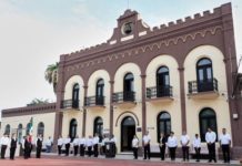 Realizan ceremonia de honores a los símbolos patrios