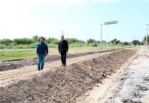 Supervisan avance en los trabajos de la obra de pavimentación