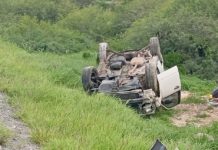Vuelca unidad sobre carretera a Tula
