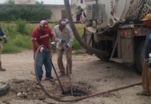 Desazolva Comapa drenaje sanitario en varios sectores de la ciudad