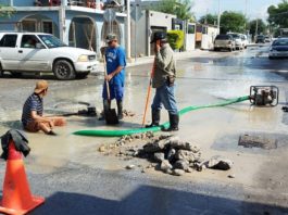 Reparó COMAPA línea de conducción en colonia Arcoíris