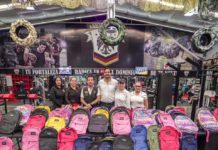 Recibió Carlos Peña Ortiz mochilas y kits escolares para más de 200 estudiantes